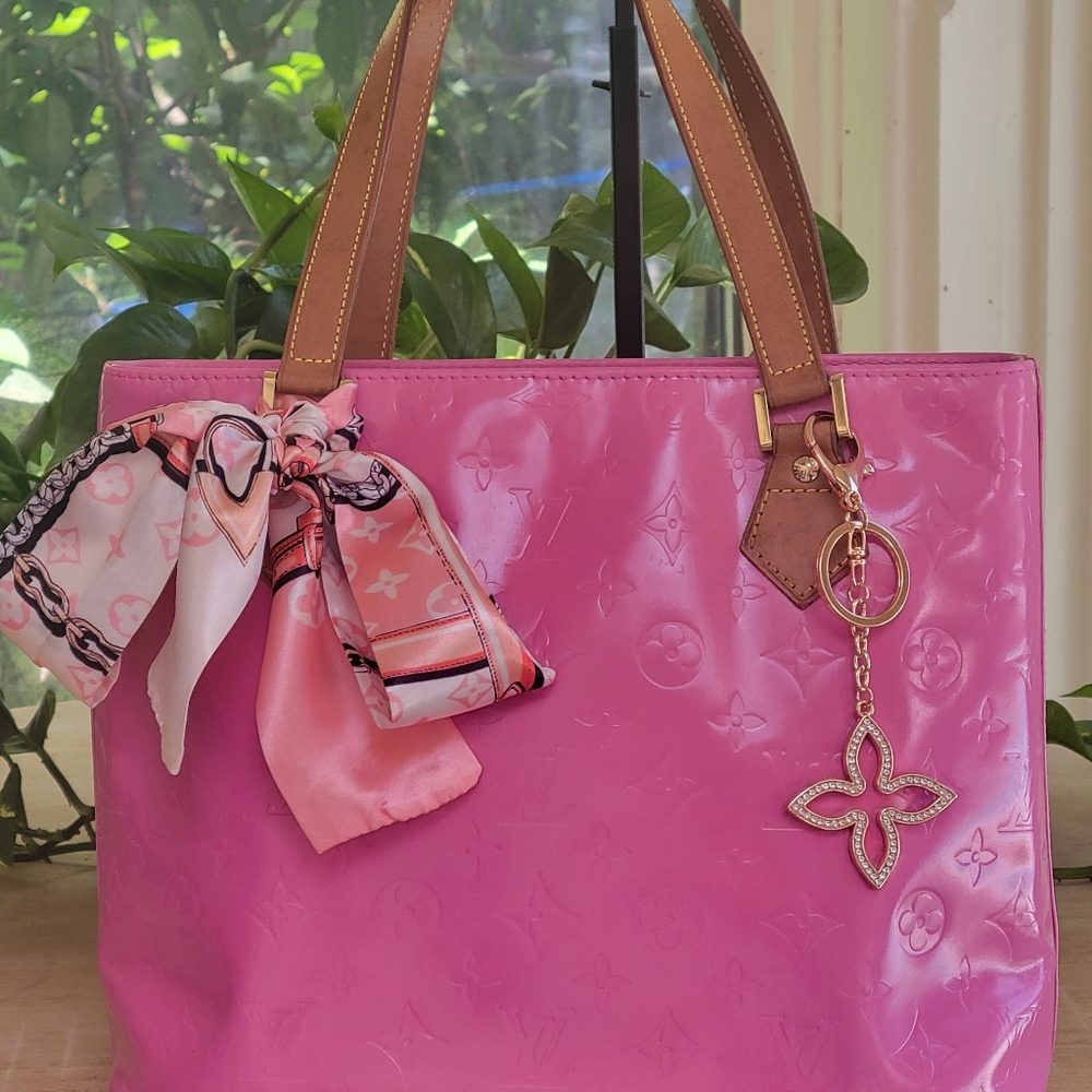AUTHENTIC Custom PINK Louis Vuitton Houston patent leather vernis shoul…